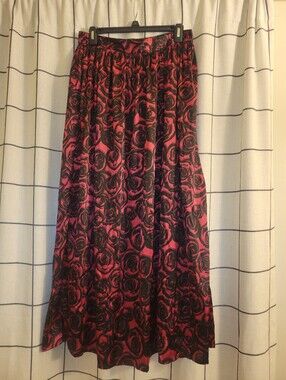 VENUS Black and Pink Rose-Print Maxi Skirt